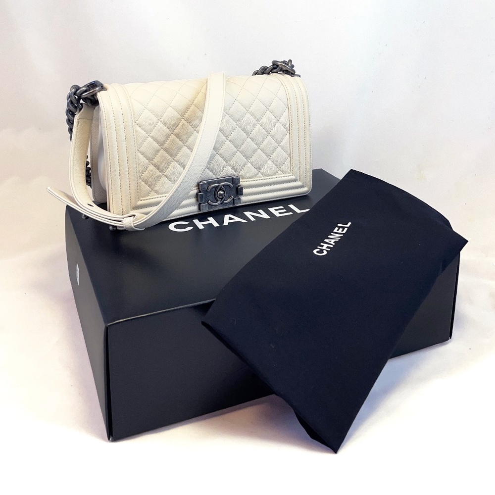 CHANEL New Medium Boy Bag in ivory